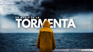 En Medio De La Tormenta  Marcos 4:38 Nueva Versión Internacional - Español