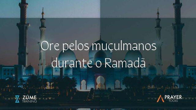 Ore pelos muçulmanos durante o Ramadã