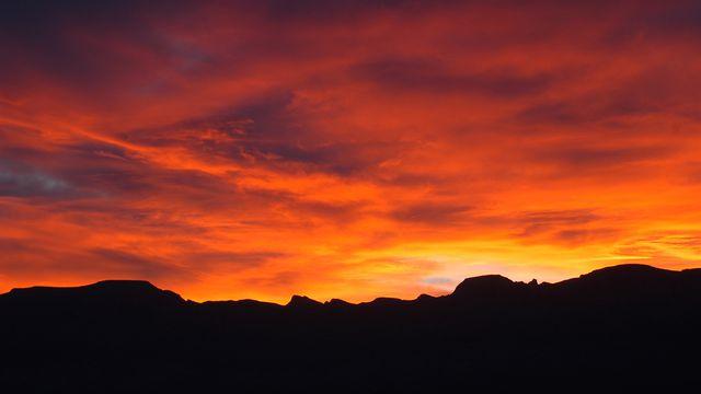 Grace For The Moment: Morning And Evening Devotional