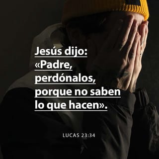 Lucas 23:34 - —Padre —dijo Jesús—, perdónalos, porque no saben lo que hacen.
Mientras tanto, echaban suertes para repartirse entre sí la ropa de Jesús.