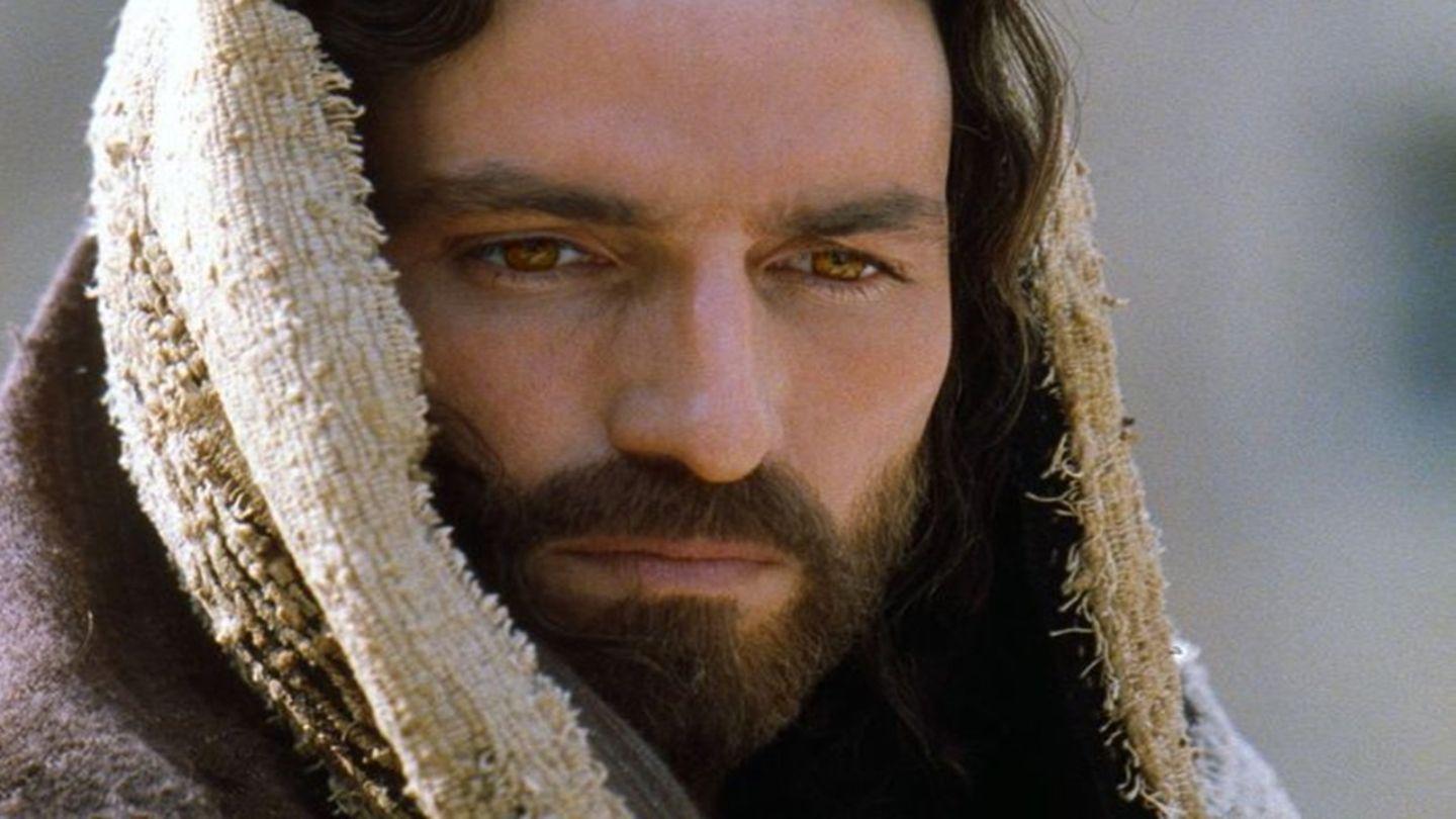 Jesús: Un líder vulnerable Mateo 8:1-2 Nueva Versión Internacional - Español