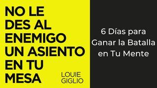 No Le Des Al Enemigo Un Asiento N Tu Mesa: Es Tiempo De Ganar La Batalla en Tu Mente Hebreos 10:21-23 Traducción en Lenguaje Actual