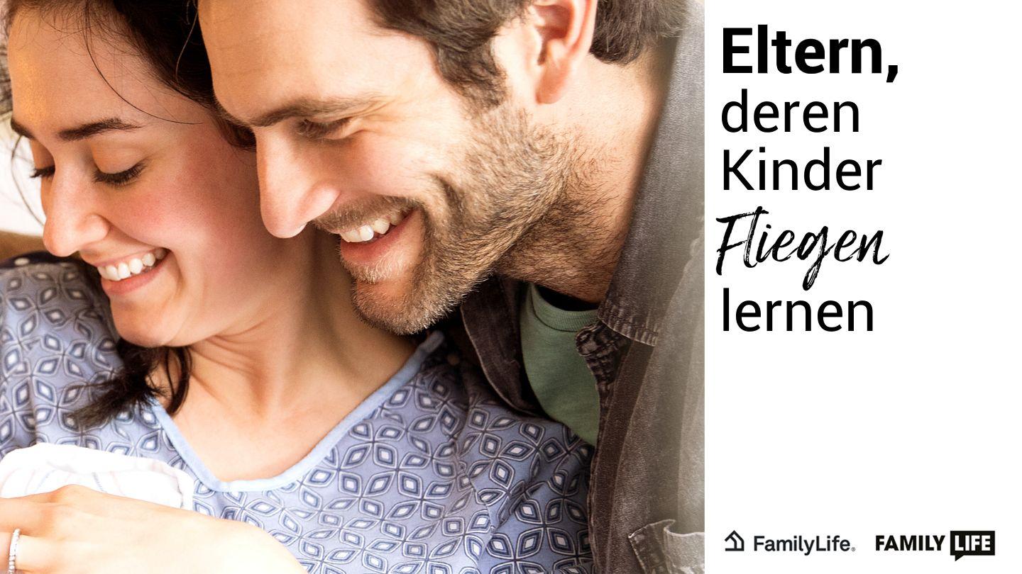 Eltern, deren Kinder fliegen lernen የዮ​ሐ​ንስ ወን​ጌል 1:12 የአማርኛ መጽሐፍ ቅዱስ (ሰማንያ አሃዱ)