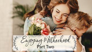 Enjoying Motherhood Part Two 1. Petrus 2:4-5 Neue Genfer Übersetzung