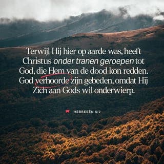 Hebreeën 5:7-10 - Terwijl Hij hier op aarde was, heeft Christus onder tranen geroepen tot God, die Hem van de dood kon redden. God verhoorde zijn gebeden, omdat Hij Zich aan Gods wil onderwierp. Zelfs al was Jezus de Zoon van God, toch moest Hij uit ervaring leren wat gehoorzaamheid was. Ook als dat pijn en verlatenheid betekende. Nadat Jezus had bewezen daarin volmaakt te zijn, werd Hij de gever van eeuwige redding voor alle mensen die Hem gehoorzamen. God had Hem immers aangewezen als hogepriester, op dezelfde wijze als Melchisedek.
