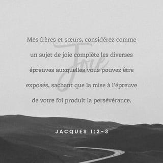 Jacques 1:2-18 - Mes frères et mes sœurs chrétiens, quand vous rencontrez des difficultés de toutes sortes, soyez très heureux. Vous le savez, si votre foi reste solide dans les difficultés, celles-ci vous rendent plus résistants. Il faut que vous résistiez jusqu’au bout, alors vous serez vraiment parfaits et vous ne manquerez de rien.
Si quelqu’un parmi vous manque de sagesse, il doit la demander à Dieu, et Dieu lui donnera cette sagesse. En effet, Dieu donne à tous généreusement, sans faire de reproches. Mais il faut qu’il demande avec foi, sans douter. Celui qui doute ressemble à une grosse vague de la mer que le vent soulève et agite. Celui-là ne doit pas penser qu’il va recevoir quelque chose du Seigneur. C’est quelqu’un qui ne sait pas choisir sa route : tantôt il avance, tantôt il recule.
Le chrétien qui est pauvre et petit peut être fier, parce que Dieu lui donne une place importante. Le chrétien qui est riche doit être fier, parce que Dieu le rend petit. En effet, le riche ne dure pas. Il est comme la fleur d’une plante sauvage : le soleil se lève avec sa chaleur brûlante, il sèche la plante, la fleur tombe et elle perd sa beauté. De la même façon, un jour, le riche va être balayé avec toutes ses activités.
Il est heureux, l’homme qui résiste dans les difficultés. En effet, quand il aura montré sa valeur, il recevra la vie. C’est la récompense que Dieu a promise à ceux qui lui donnent leur amour. Quand quelqu’un a envie de faire le mal, il ne doit pas dire : « C’est Dieu qui me pousse au mal. » Dieu ne peut pas avoir envie de faire le mal et il ne pousse personne au mal. Chacun est poussé au mal par son désir mauvais qui l’attire et l’entraîne. Et quand on laisse faire ce désir, il donne naissance au péché. Puis, quand le péché a grandi, il donne naissance à la mort.
Mes frères et mes sœurs très aimés, ne vous trompez pas. Tout ce qui nous arrive de bon, tous les plus beaux cadeaux viennent d’en haut. Ils viennent de Dieu, le créateur du soleil et des étoiles. Chez lui, il n’y a pas de changement, pas de mouvement, pas d’ombre. Dieu a voulu nous donner la vie par la parole de vérité. Alors nous sommes d’une certaine façon au premier rang de tout ce qu’il a créé.