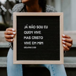 Gálatas 2:20 - Eu já fui crucificado com Cristo: eu próprio não vivo mais, e sim é Cristo quem vive em mim. E a vida genuína que tenho agora dentro deste corpo é resultado da minha fé no Filho de Deus, o qual me amou e a si mesmo se entregou por mim.