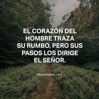 PROVERBIOS 16:9-33 - El corazón del hombre piensa su camino;
Mas Jehová endereza sus pasos.
Oráculo hay en los labios del rey;
En juicio no prevaricará su boca.
Peso y balanzas justas son de Jehová;
Obra suya son todas las pesas de la bolsa.
Abominación es a los reyes hacer impiedad,
Porque con justicia será afirmado el trono.
Los labios justos son el contentamiento de los reyes,
Y estos aman al que habla lo recto.
La ira del rey es mensajero de muerte;
Mas el hombre sabio la evitará.
En la alegría del rostro del rey está la vida,
Y su benevolencia es como nube de lluvia tardía.
Mejor es adquirir sabiduría que oro preciado;
Y adquirir inteligencia vale más que la plata.
El camino de los rectos se aparta del mal;
Su vida guarda el que guarda su camino.
Antes del quebrantamiento es la soberbia,
Y antes de la caída la altivez de espíritu.
Mejor es humillar el espíritu con los humildes
Que repartir despojos con los soberbios.
El entendido en la palabra hallará el bien,
Y el que confía en Jehová es bienaventurado.
El sabio de corazón es llamado prudente,
Y la dulzura de labios aumenta el saber.
Manantial de vida es el entendimiento al que lo posee;
Mas la erudición de los necios es necedad.
El corazón del sabio hace prudente su boca,
Y añade gracia a sus labios.
Panal de miel son los dichos suaves;
Suavidad al alma y medicina para los huesos.
Hay camino que parece derecho al hombre,
Pero su fin es camino de muerte.
El alma del que trabaja, trabaja para sí,
Porque su boca le estimula.
El hombre perverso cava en busca del mal,
Y en sus labios hay como llama de fuego.
El hombre perverso levanta contienda,
Y el chismoso aparta a los mejores amigos.
El hombre malo lisonjea a su prójimo,
Y le hace andar por camino no bueno.
Cierra sus ojos para pensar perversidades;
Mueve sus labios, efectúa el mal.
Corona de honra es la vejez
Que se halla en el camino de justicia.
Mejor es el que tarda en airarse que el fuerte;
Y el que se enseñorea de su espíritu, que el que toma una ciudad.
La suerte se echa en el regazo;
Mas de Jehová es la decisión de ella.