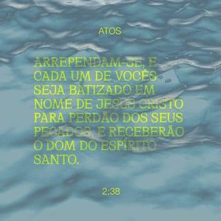 Atos 2:38-41 - Pedro respondeu:
— Arrependam-se, e cada um de vocês seja batizado em nome de Jesus Cristo para que os seus pecados sejam perdoados, e vocês receberão de Deus o Espírito Santo. Pois essa promessa é para vocês, para os seus filhos e para todos os que estão longe, isto é, para todos aqueles que o Senhor, nosso Deus, chamar.
Pedro continuou a dar o seu testemunho e, com muitas outras explicações, procurou convencê-los, dizendo:
— Saiam do meio dessa gente má e salvem-se!
Muitos acreditaram na mensagem de Pedro e foram batizados. Naquele dia quase três mil se juntaram ao grupo dos seguidores de Jesus.