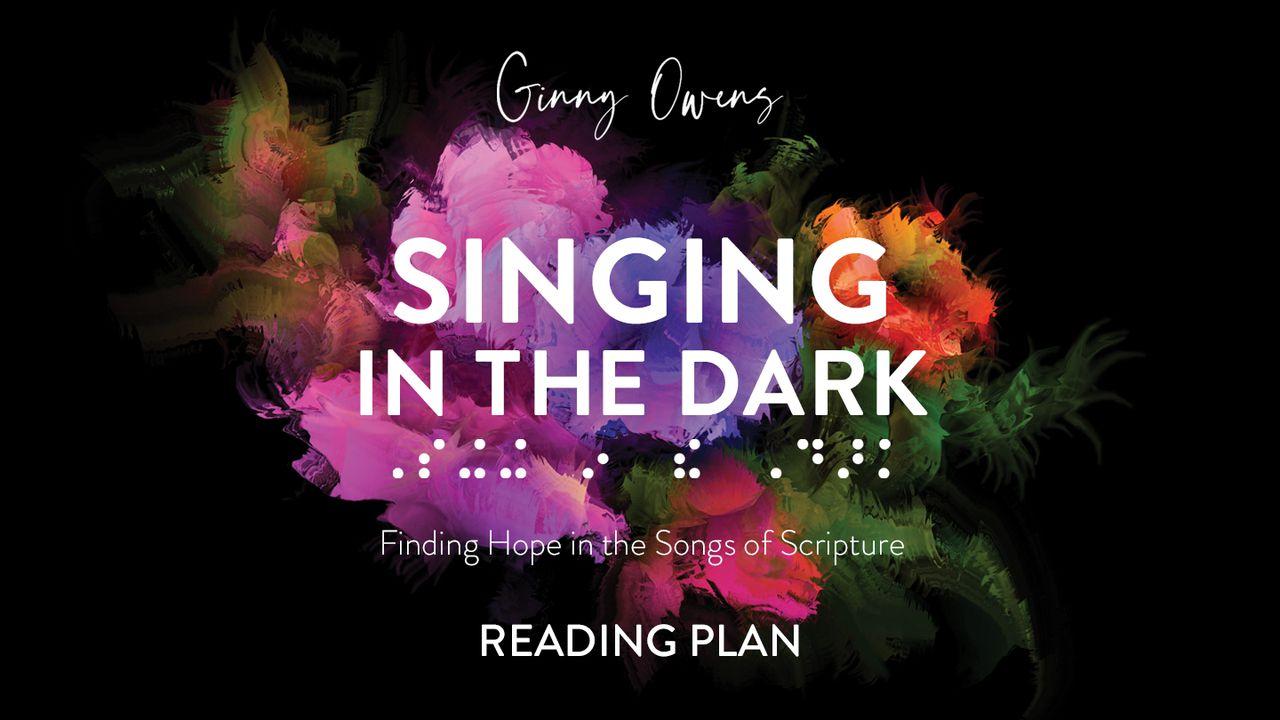 Cantando na Escuridão: Encontrando Esperança nas Músicas das Escrituras